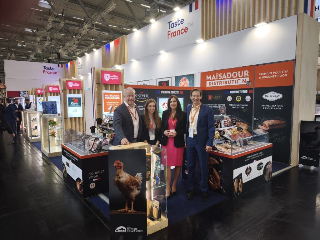 les équipes de Maïsadour Gastronomie sur le stand à Anuga