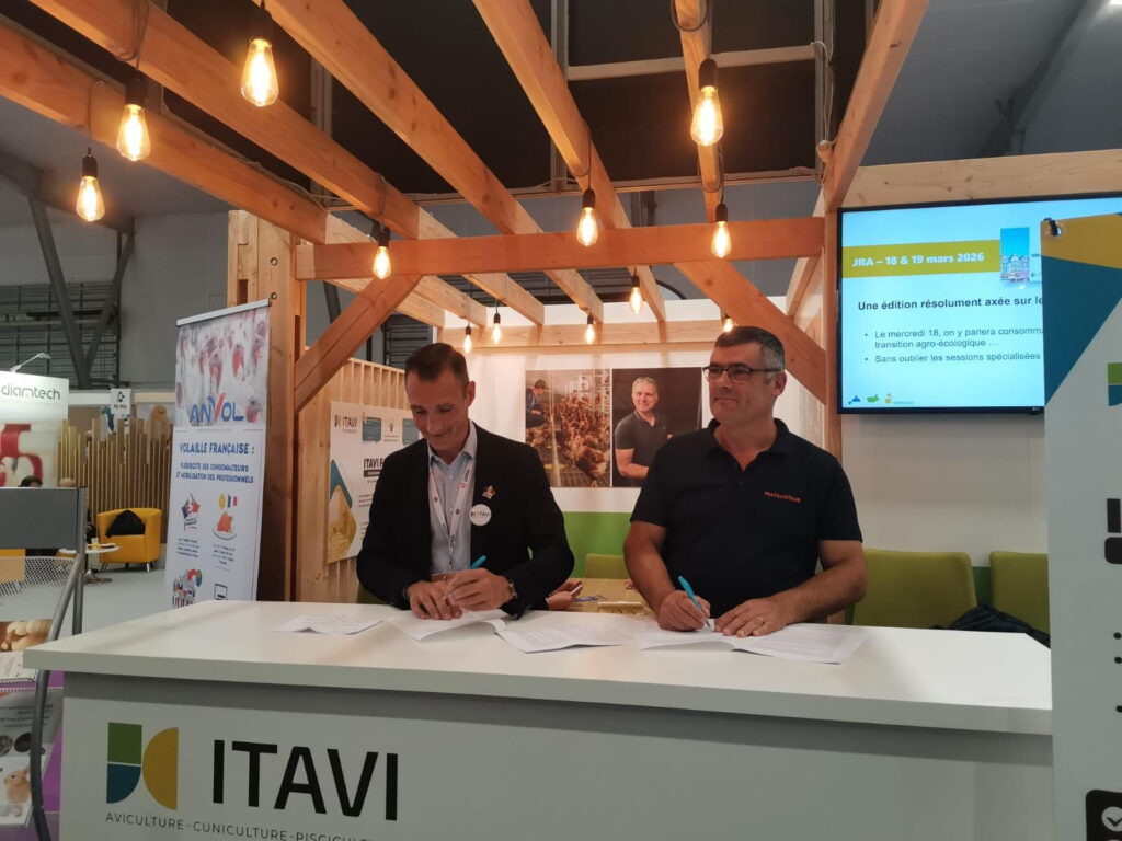 signature partenariat ITAVI x Maïsadour au SPACE 2025