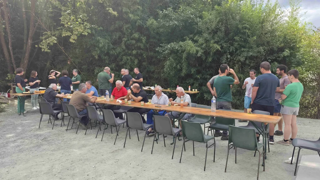 repas lors de l'inauguration Bazkaona Sare