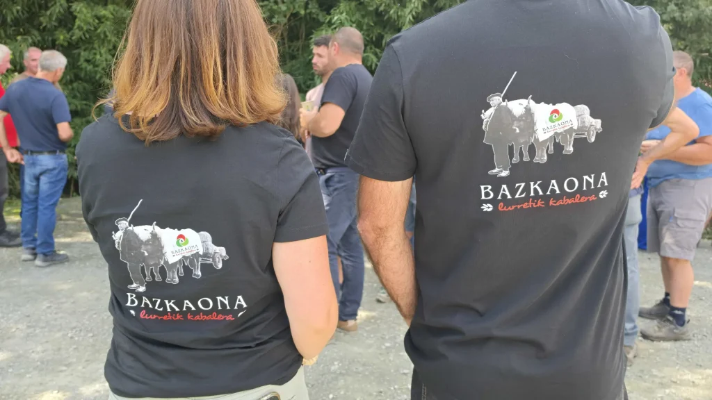 dos de t-shirt Bazkaona